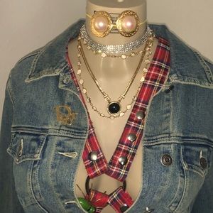 VTG CHRISTIAN DIOR OVERSIZED GOLD MONOGRAM CLIP EARRINGS WITH PEARL CENTER Y2K